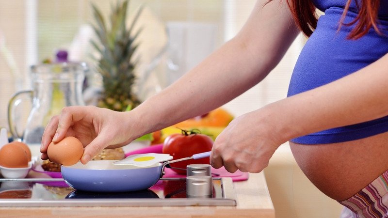 Ăn trứng chín kỹ an toàn cho phụ nữ mang thai