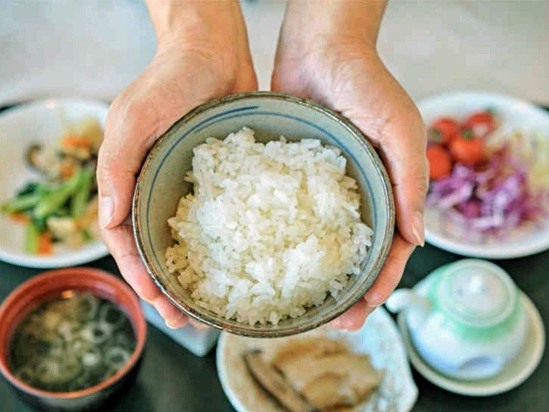 Ảnh hưởng của việc ăn 3 chén cơm đến cân nặng