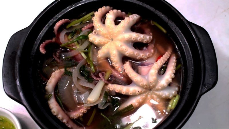 Bạch tuộc nhúng giấm giòn ngon, lạ vị cực hấp dẫn