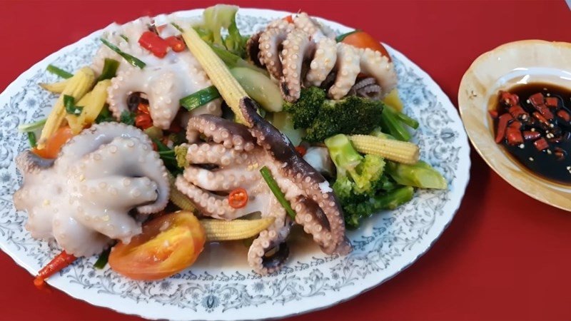 Bạch tuộc xào thập cẩm tươi ngon