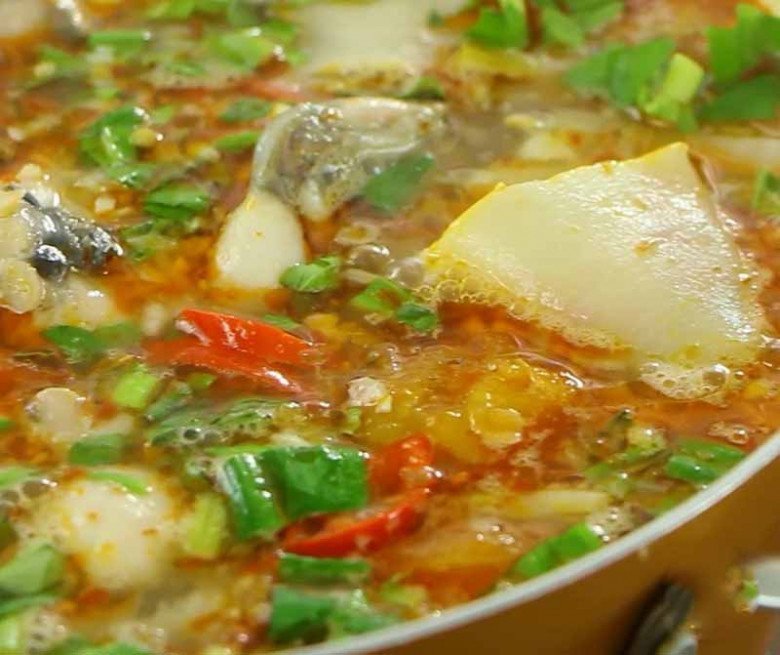 Bàn lẩu ếch măng chua