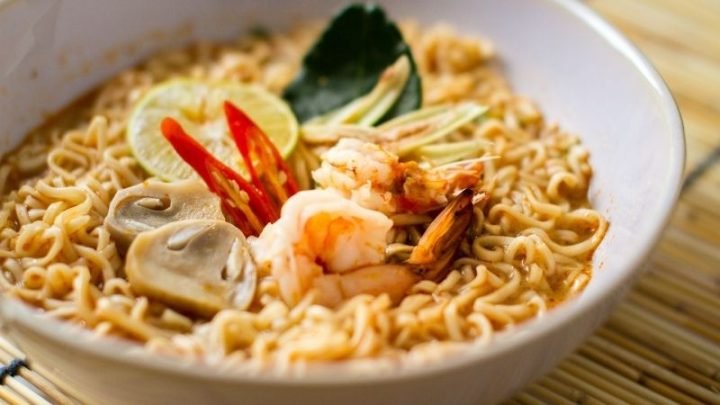 Bảng thành phần dinh dưỡng và calo trong gói mì tôm