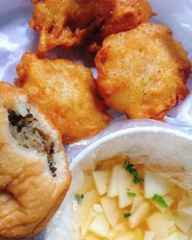 Bánh áp chao Cao Bằng vàng giòn, món ăn đặc sản chứa nhiều calo