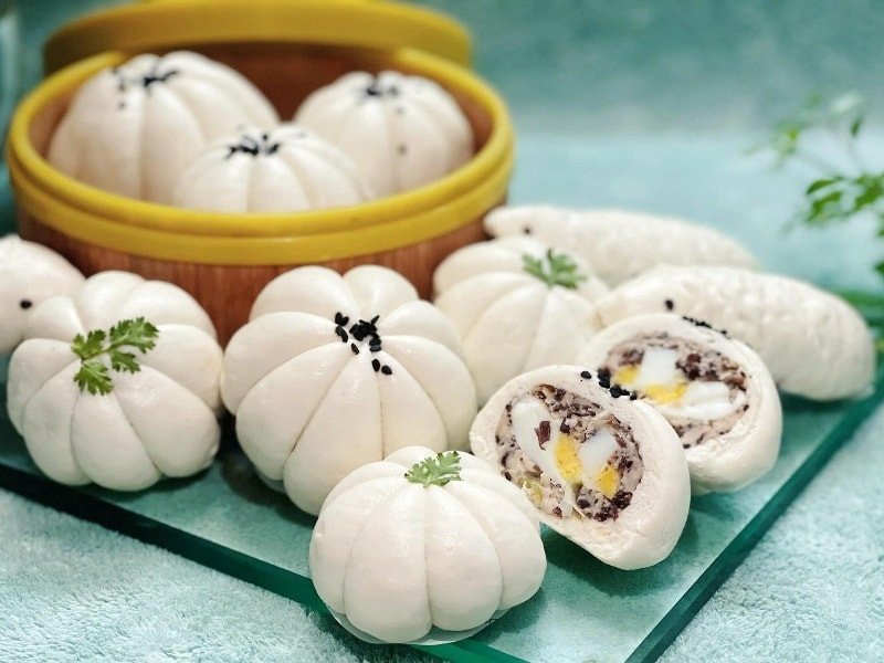 Bánh bao nhân thịt trứng cút