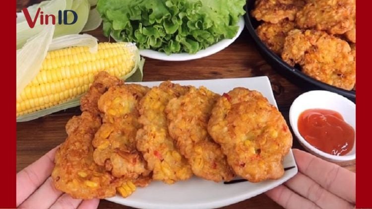 Bánh bắp chiên giòn rụm, vàng óng ánh