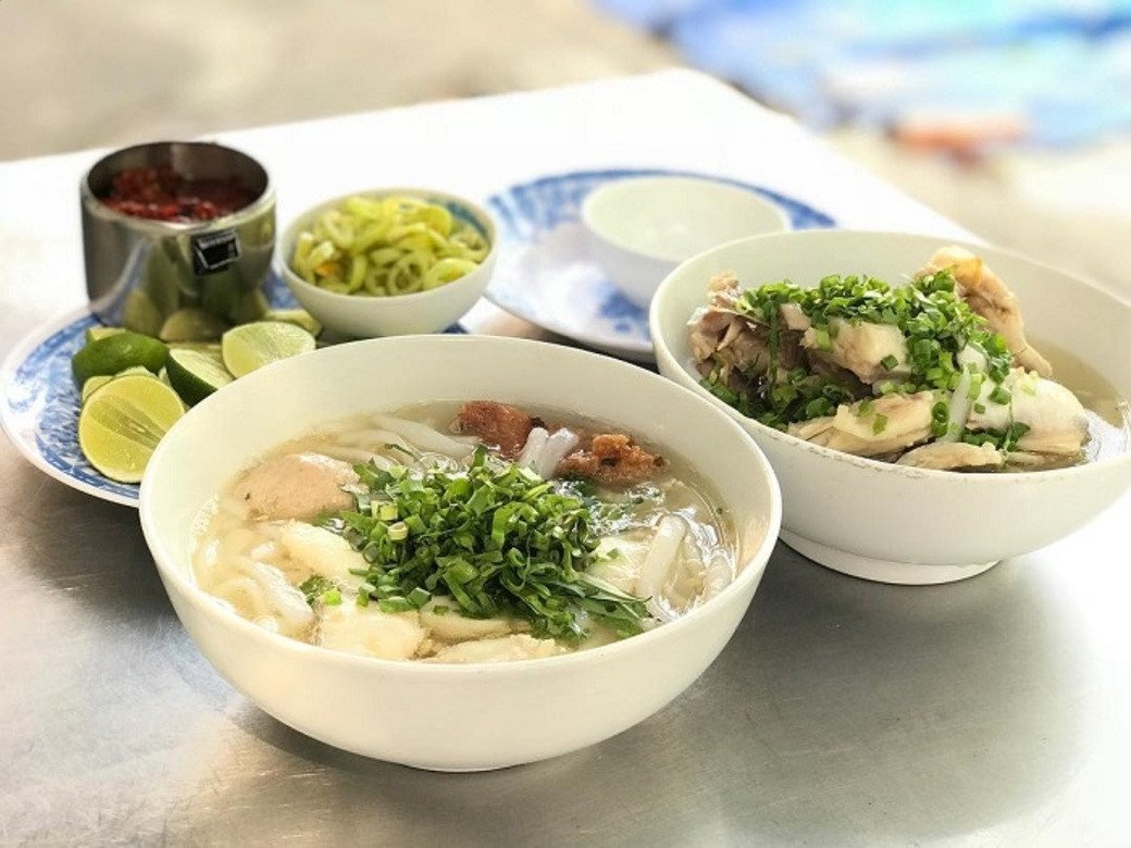 Bánh canh cá lóc Thủy Dương nổi tiếng với hương vị đậm đà, khó quên