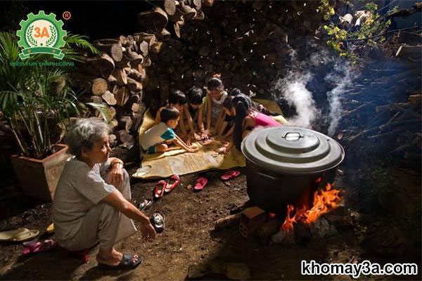 Bánh chưng được bày biện đẹp mắt trên mâm cỗ Tết