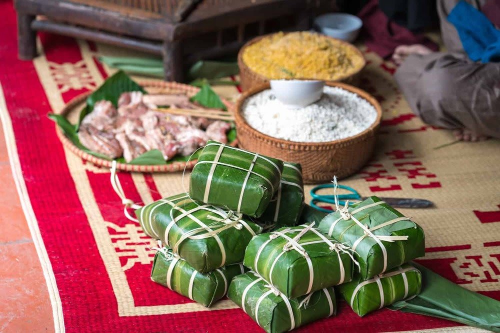 Bánh chưng xanh vuông vức, cắt lát đẹp mắt, biểu tượng Tết truyền thống miền Bắc