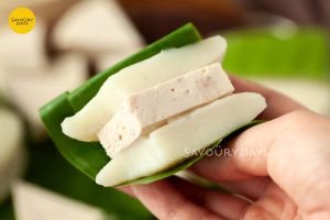 Bánh dày kẹp chả lụa thơm ngon