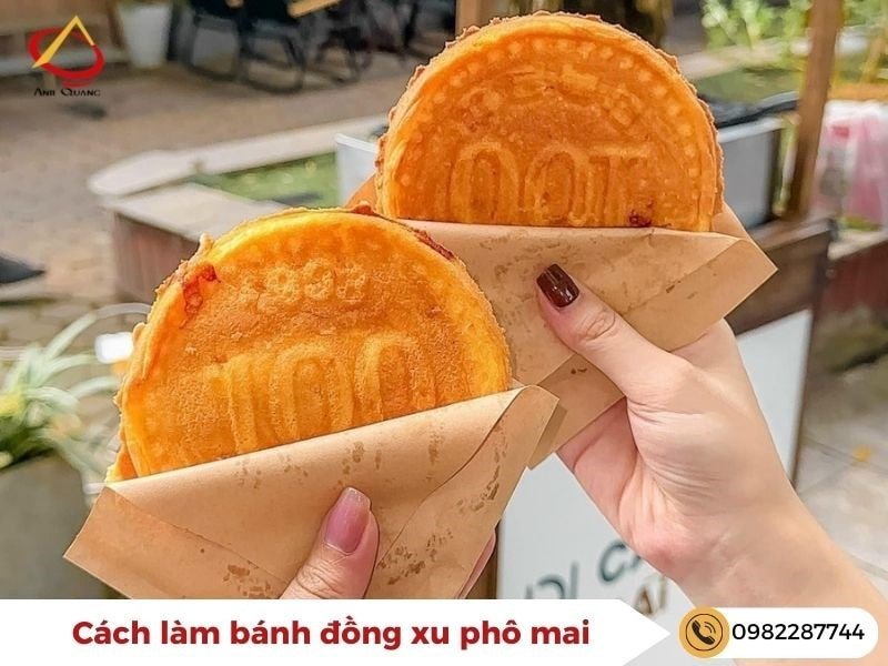 Bánh đồng xu phô mai kéo sợi vàng ươm, hấp dẫn sau khi nướng