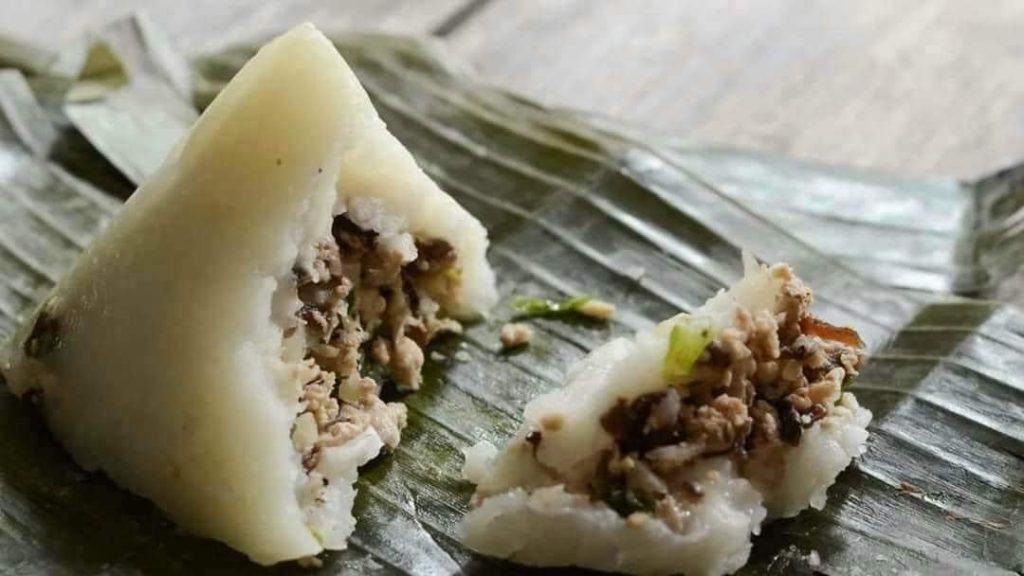 Bánh đúc mặn với chả, nem và bì heo