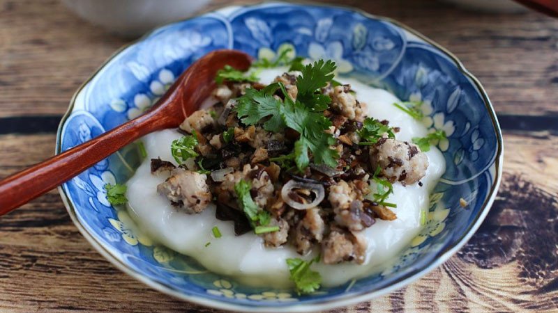 Bánh đúc nóng thơm ngon đậm đà