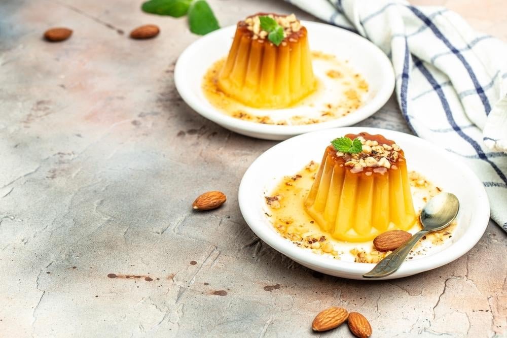 Bánh flan nguyên bản thơm ngon, mềm mịn phù hợp cho trẻ nhỏ.