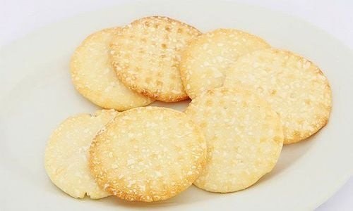 Bánh gạo nguyên vị tự nhiên kết hợp với sữa hạt giúp ổn định đường huyết