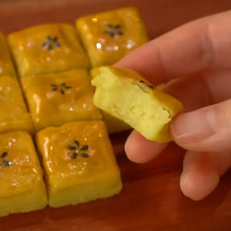 Bánh khoai lang nướng thơm ngon gần như đã sẵn sàng để thưởng thức