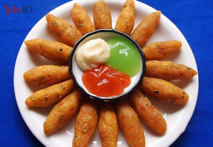 Bánh khoai mì chiên cay thơm ngon chấm sốt