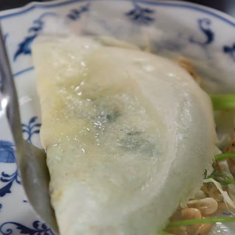 Bánh khoái tép Thanh Hóa thơm ngon sau khi hoàn thành