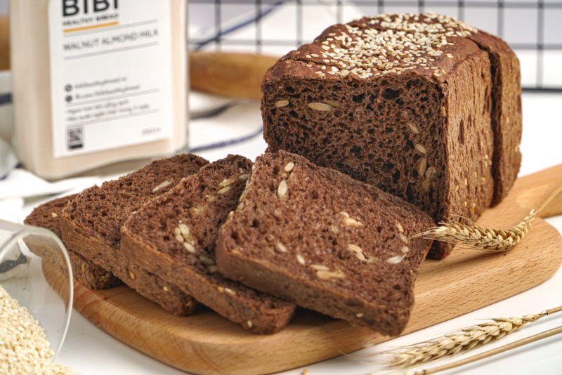 Bánh mì gối đen thường có lượng calo thấp hơn bánh mì trắng