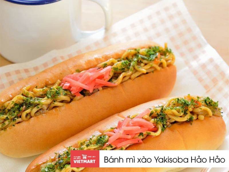 Bánh mì kẹp Yakisoba từ mì Hảo Hảo