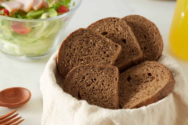 Bánh mì nguyên cám hỗ trợ giảm cân