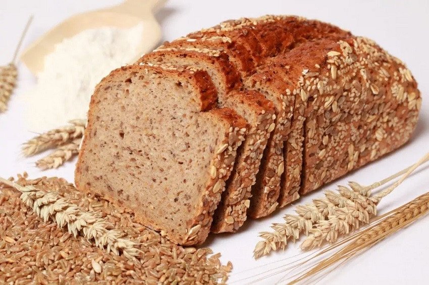 Bánh mì nguyên cám làm bằng nồi chiên không dầu