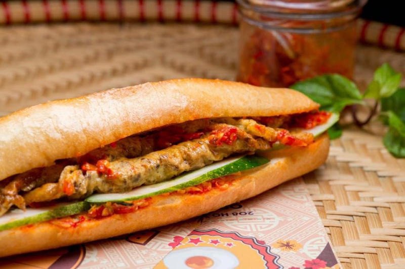 Bánh mì pate trứng thơm ngon