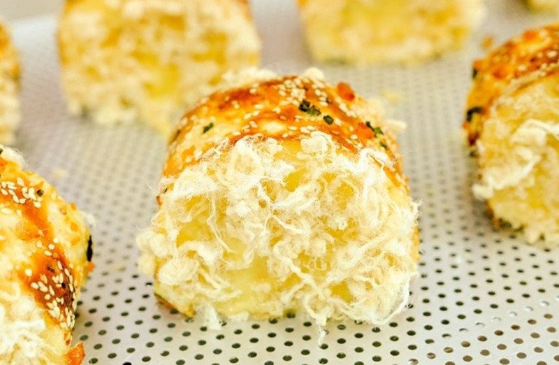 Bánh mì ruốc với nguyên liệu lành mạnh như bánh mì nguyên cám và ruốc ít dầu giúp giảm calo
