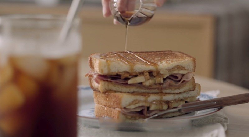 Bánh mì sandwich kẹp thịt nguội