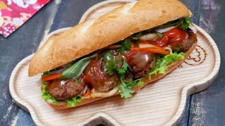 Bánh mì thịt nướng thơm ngon, món ăn đặc trưng Việt Nam