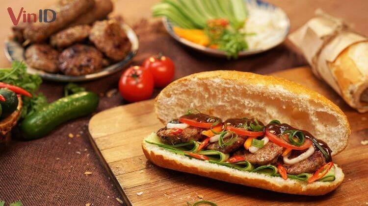 Bánh mì thịt nướng với nước sốt đậm đà