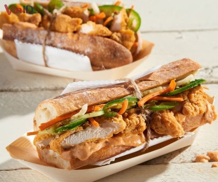 Bánh mì trứng thịt ăn ngon nhất khi còn nóng hổi