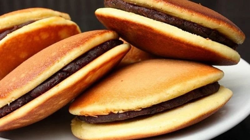 Bánh rán Doremon nhân socola ngọt ngào, món ăn vặt hấp dẫn cho cả gia đình.