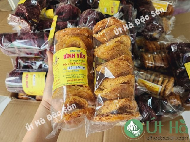 Bánh Rế Khoai Lang Bao Nhiêu Calo? Phân Tích Dinh Dưỡng Bánh rế khoai lang vàng ươm, giòn tan