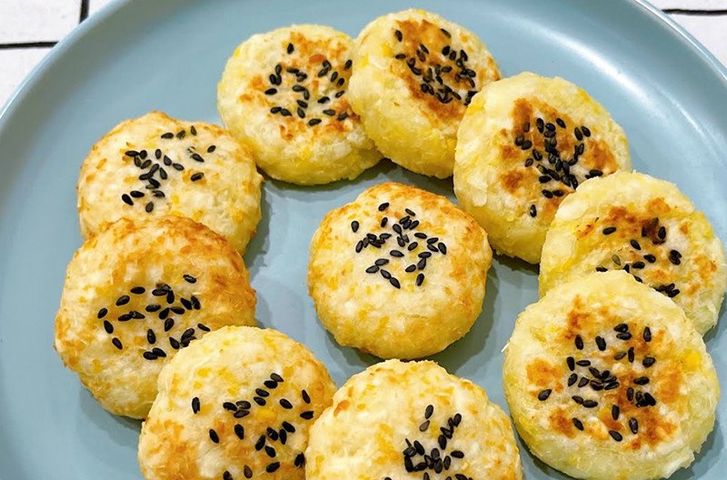 Bánh sắn truyền thống có màu trắng đục, dẻo dai