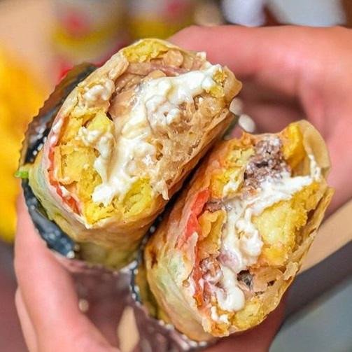 Bánh tacos Pháp đã hoàn thành với phần nhân đầy đặn, vỏ bánh giòn rụm