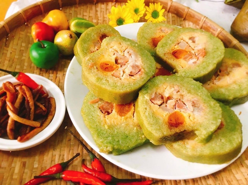Bánh tét nhân đậu xanh bùi bùi, là một dạng bánh tét chay với lượng calo phù hợp.