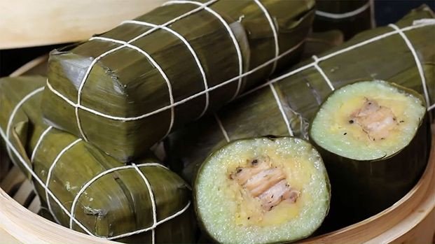 Bánh tét và các món ăn truyền thống trên mâm cỗ Tết