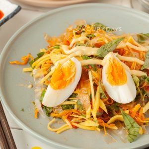 Bánh tráng cuộn sốt bơ và bánh tráng trộn