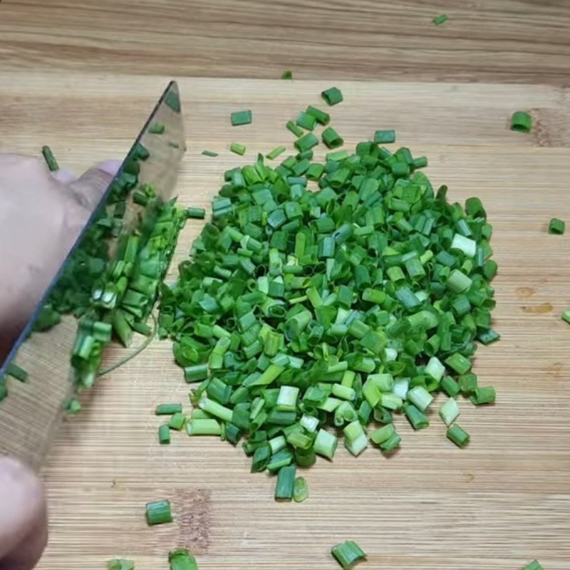 Bánh tráng đã được cắt thành sợi nhỏ