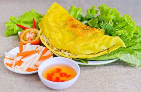 Bánh xèo chay thanh đạm với nhân nấm và đậu phụ