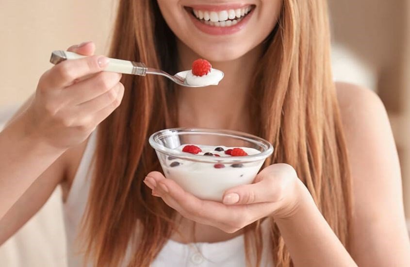 Bảo vệ men răng miệng với sữa chua không đường