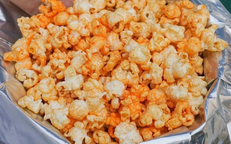 Bắp rang bơ caramel có làm bạn béo không