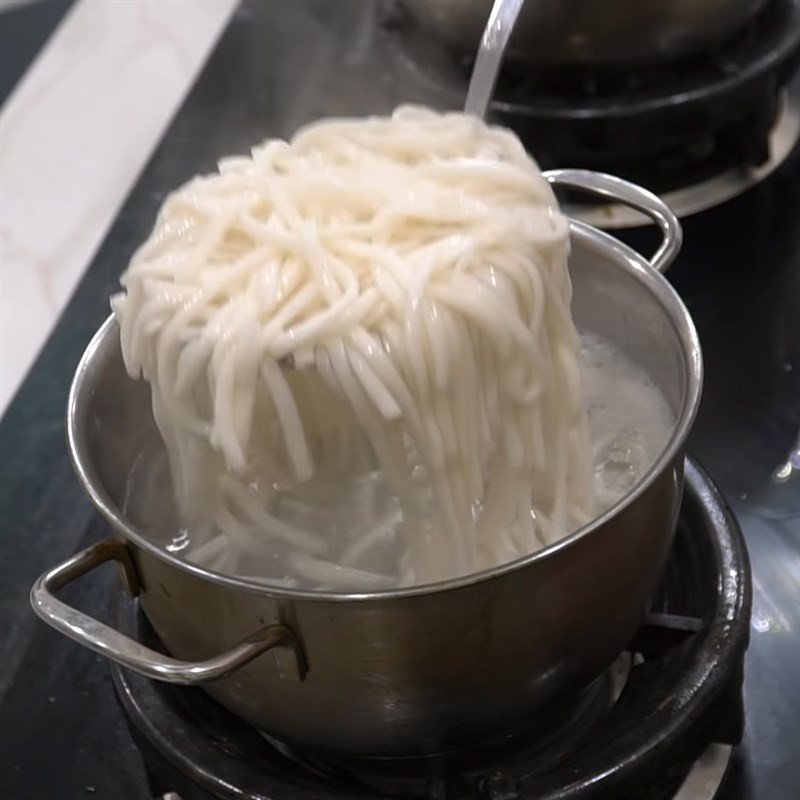 Bát bánh canh cá lóc miền Tây đã hoàn thiện