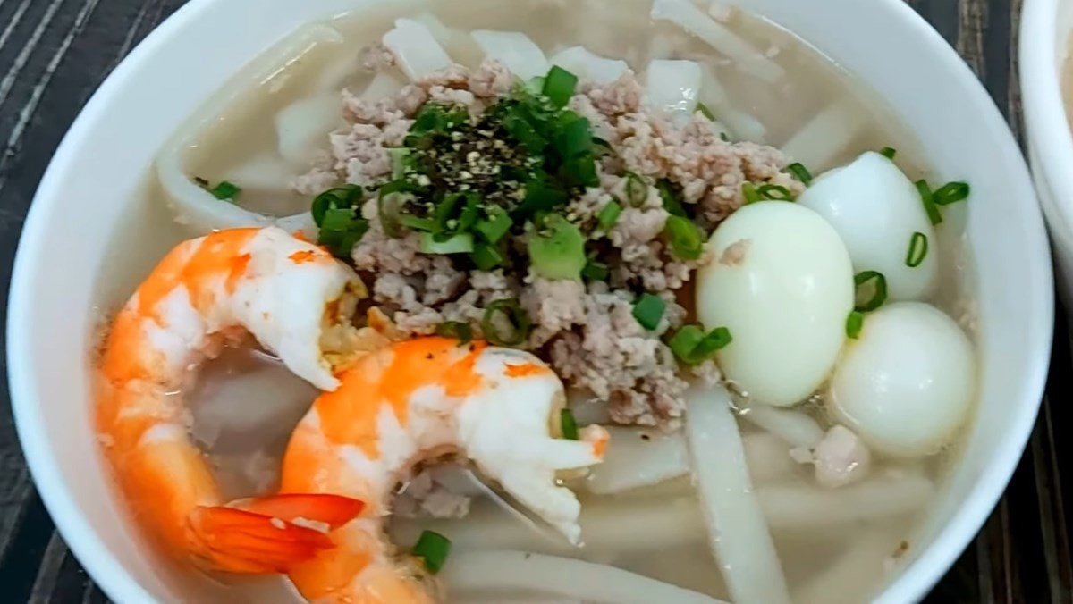 Bát bánh canh thịt heo thơm ngon chuẩn vị