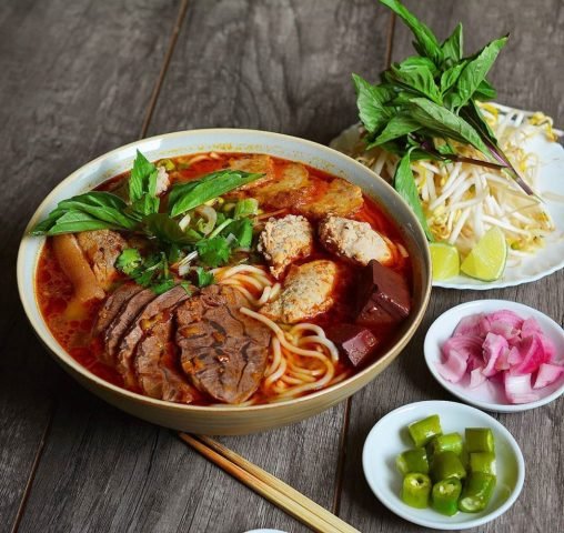 Bát bún bò thơm ngon đầy đủ dinh dưỡng, tìm hiểu bún bò không bún bao nhiêu calo