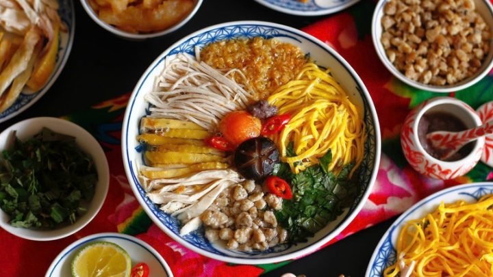 1 Bát Bún Gà Bao Nhiêu Calo? Giải Đáp Chi Tiết Bát bún gà thơm ngon đầy đủ các nguyên liệu