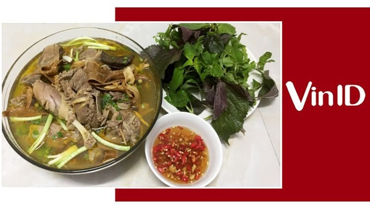 Bát bún măng vịt măng khô nóng hổi, hấp dẫn