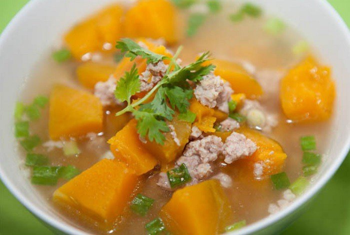 Bát canh bí đỏ thịt băm nóng hổi, cách nấu canh bí đỏ thịt băm
