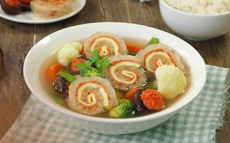 Bát canh bóng mọc ngũ sắc thơm ngon, đẹp mắt