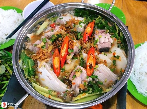 bát canh chua cá đuối nóng hổi thơm ngon đã hoàn thành
